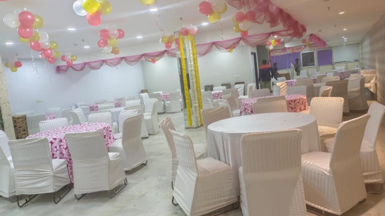 โรงแรมซีนิธ นิวเดลี ภายนอก รูปภาพ